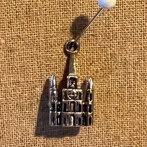 Silver plated St. Louis Cathedral charm.​